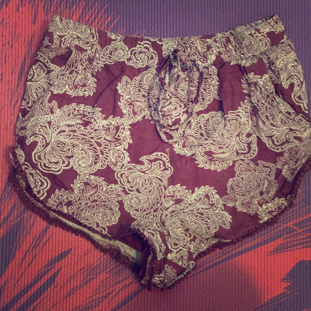Cute pair of high rise shorts!